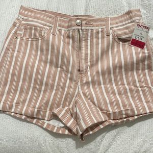 American Eagle Mom Short